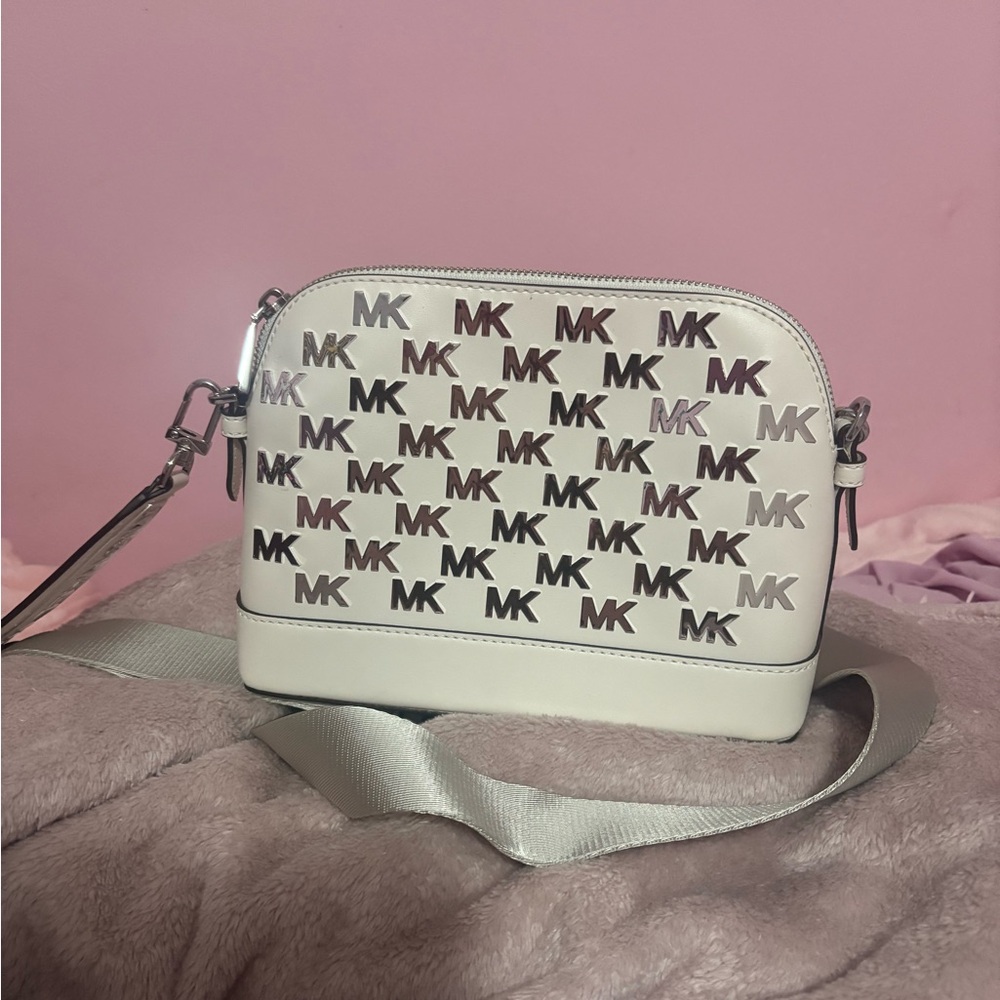 ⭐️Michal kors purse white and silver